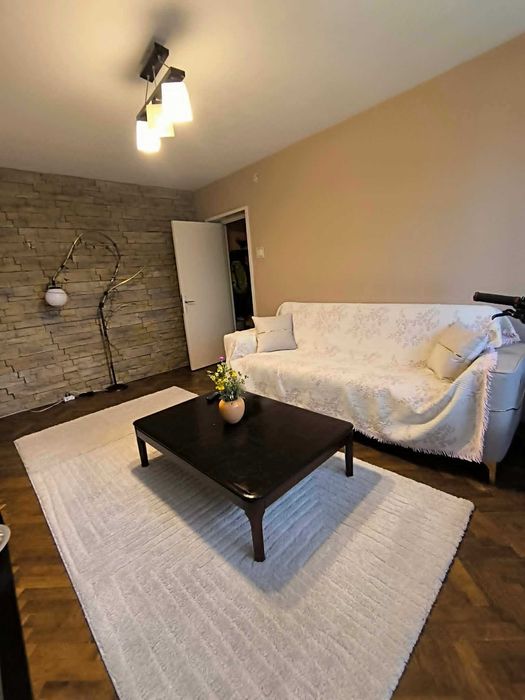 Vand apartament cu 4 camere