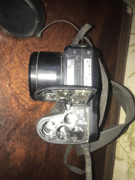 Fujifilm (finepix s2000HD) 10 mp, 15 zoom. рабочий