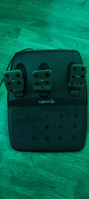 Logitech G27 Volan Gaming + Pedale + Schimbător