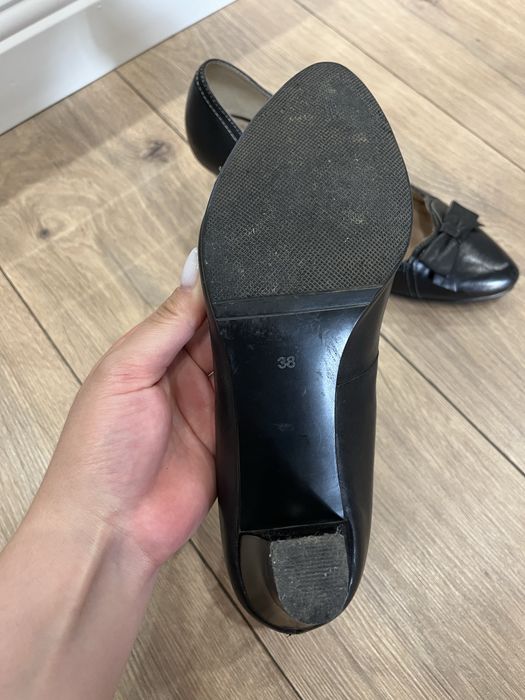 Продам кожаные туфли женские