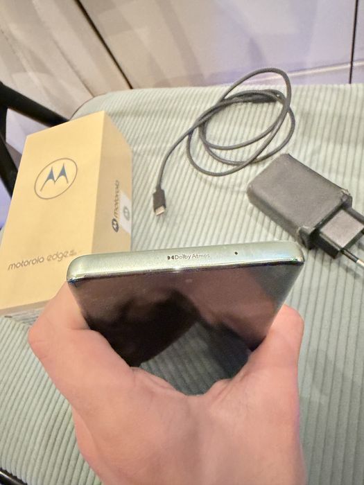 Продавам Motorola edge 40neo