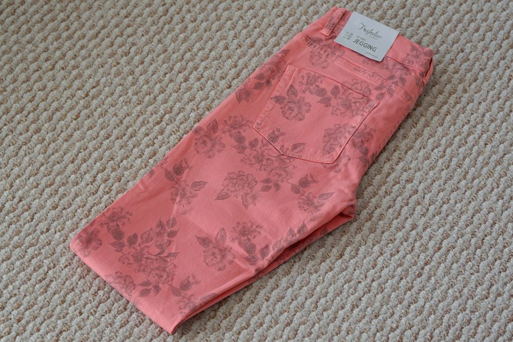 Blugi Zara Trafaluc cu model floral pentru femei