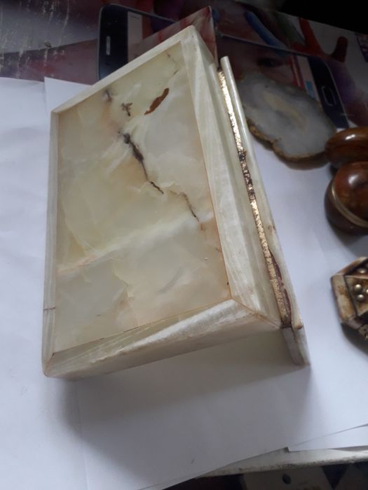 Casete din piatra semi