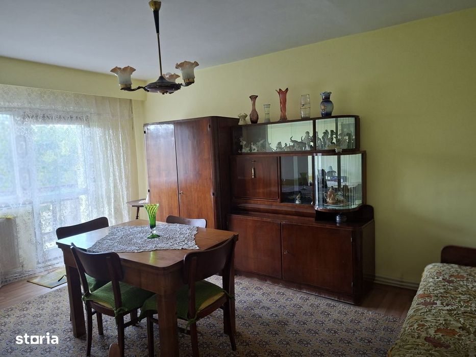 Apartament cu 4 camere de vanzare/centru Turda