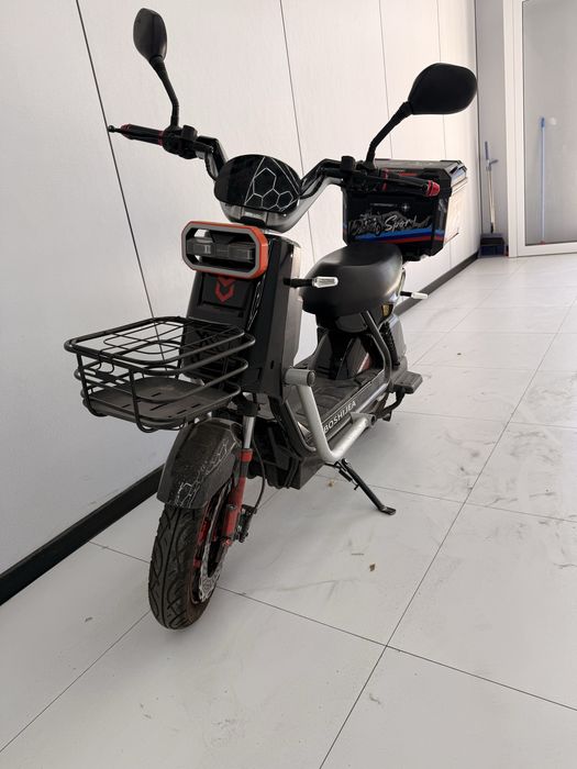 Skuter elektroni