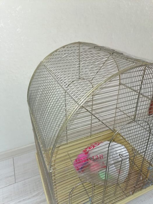 Продам клетки для птиц(попугаев)