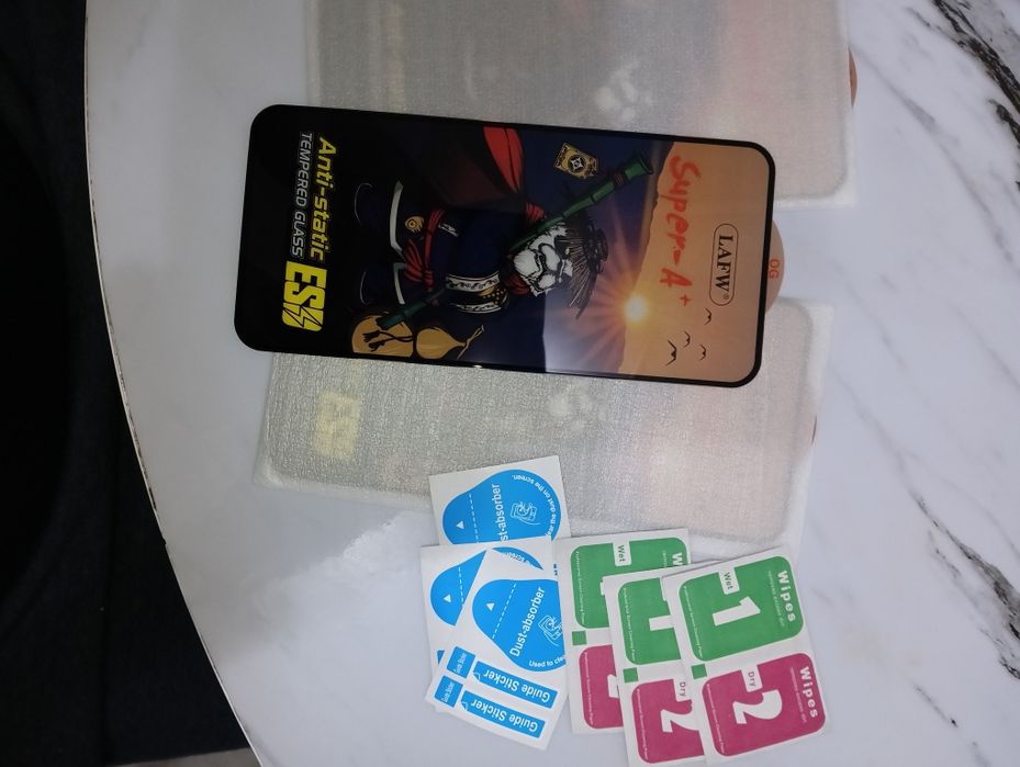 Продам 3 защитных стекла Самсунг А36