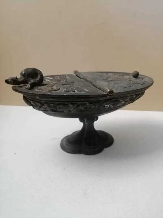 Lot vintage de 14 icoane si obiecte religioase