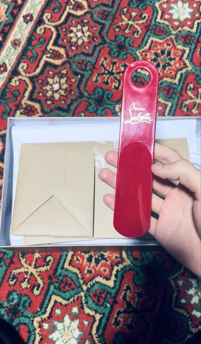 Лабутены в очень хорошем состоянее + коробка документ