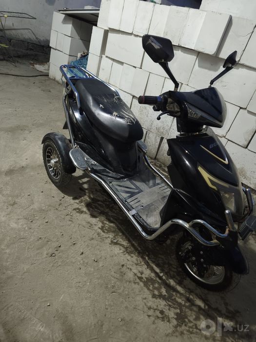 Skuter 2 yil boʻldi bir qoʻl