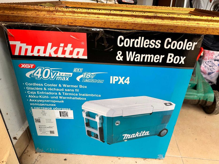 Makita CW002GZ01 Cordless Cooler & Warmer Box — акумулаторна охлаждаща и затопляща кутия.