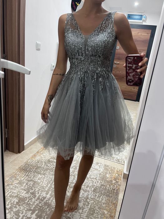 Къса официална рокля