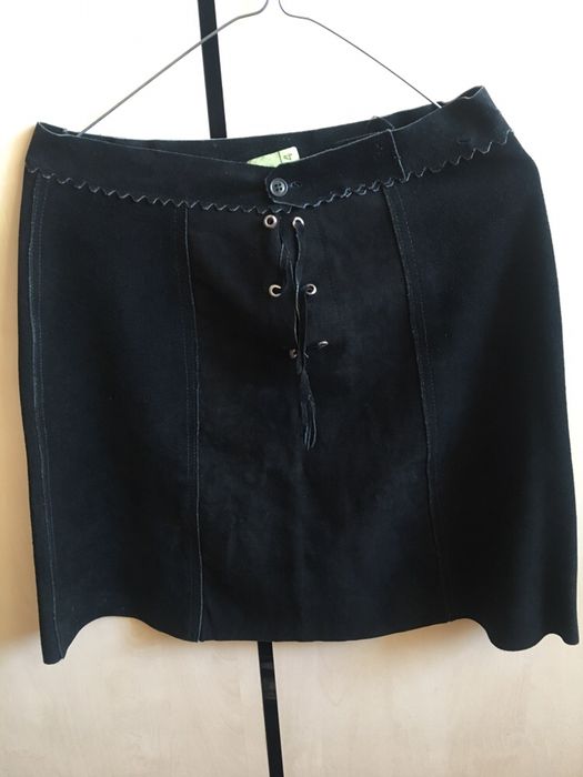 Fusta din piele, peste 40 ani vechime