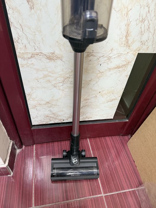 Вертикална прахосмукачка Hoover HF1