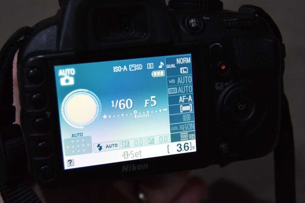Kit Aparat Foto DSLR Nikon D3100 + Obiectiv 18-55mm VR + Card 16GB – doar 3448 cadre