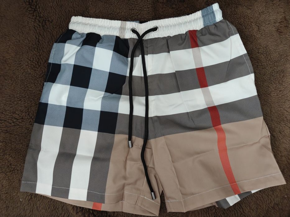 Pantaloni scurti Burberry L mici (M) si XL (L)