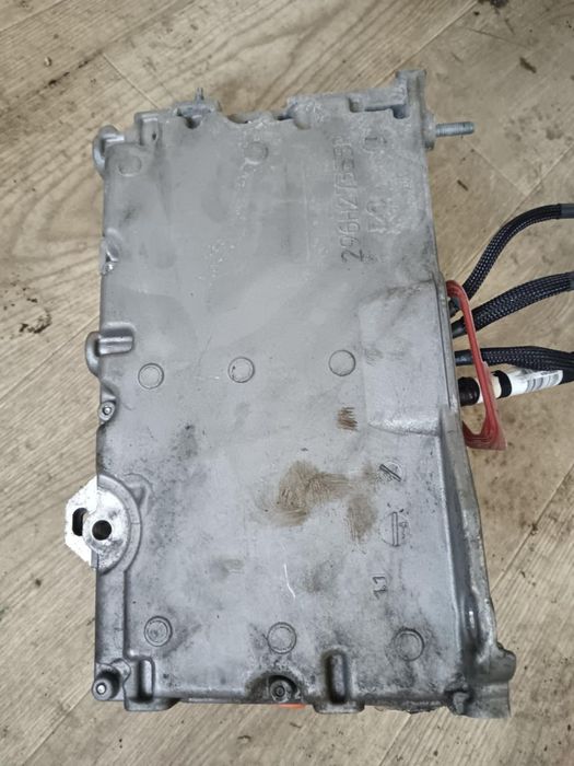 Convertizor Renault Zoe cod 296G95974R, 296h27355r cu defect la mufa