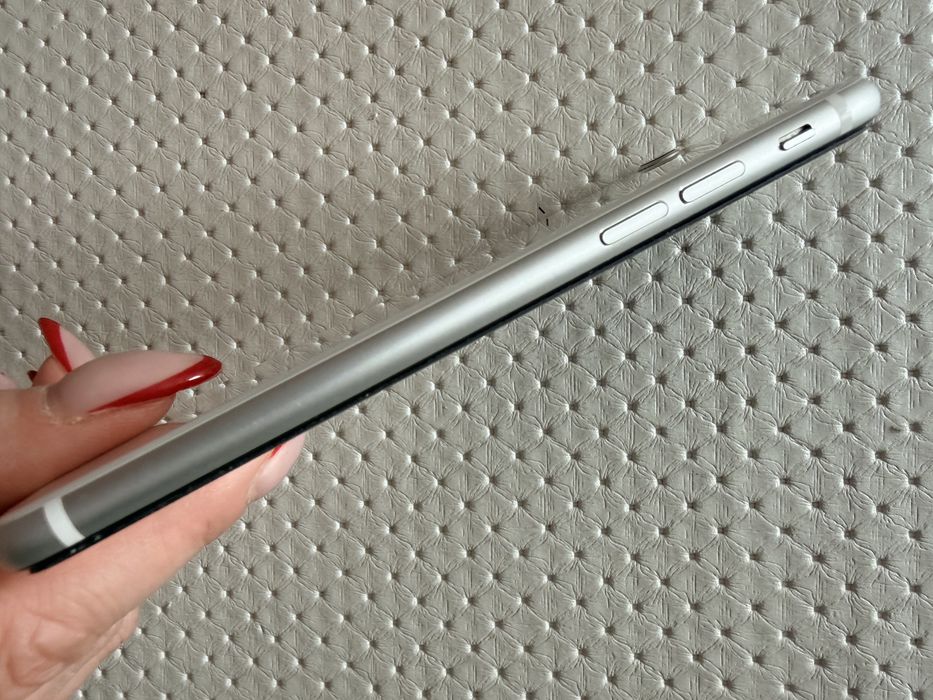 Продам iphone se