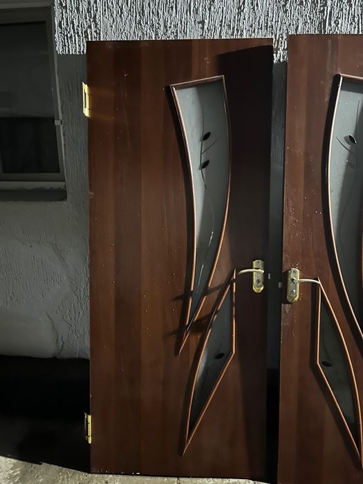 Есіктер бу Двери бу