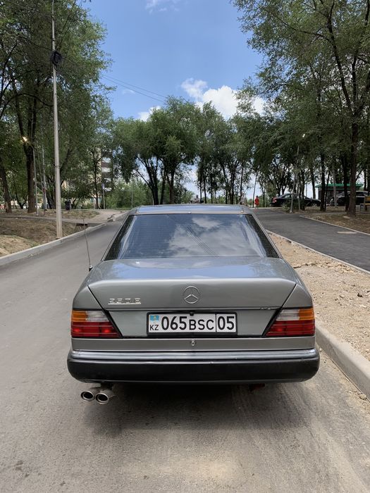 Машина мерс 124 хороший