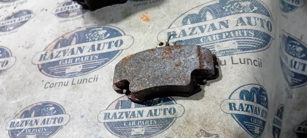 placute fata  volkswagen golf 5 2005