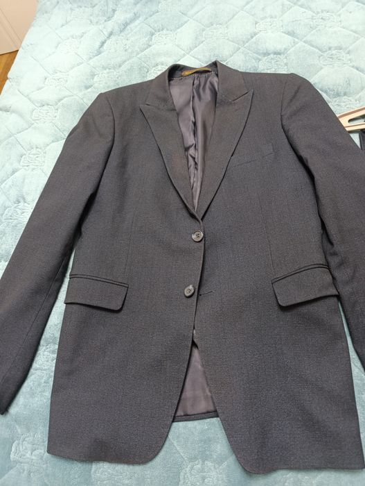 Продам костюмы с брюками