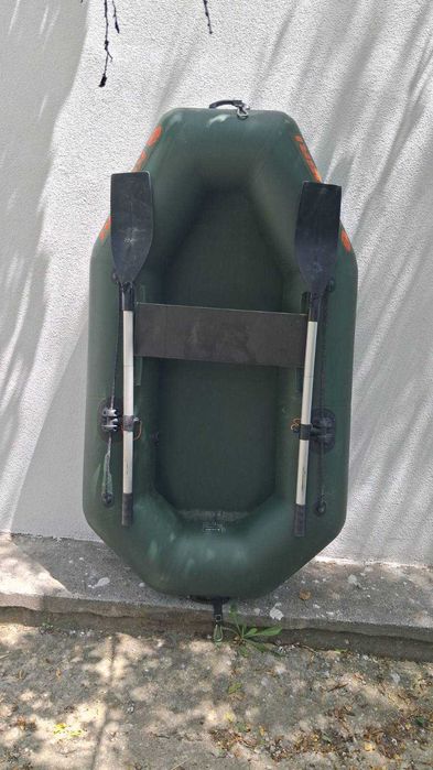 Надуваема лодка Kolibri гребла