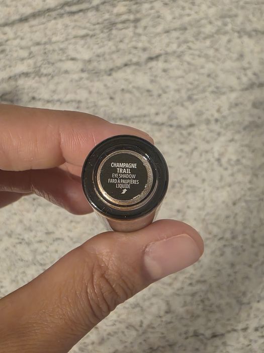 Armani si L'oreal-Farduri lichide