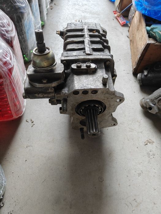 Продавам скоростна кутия уаз  5ст