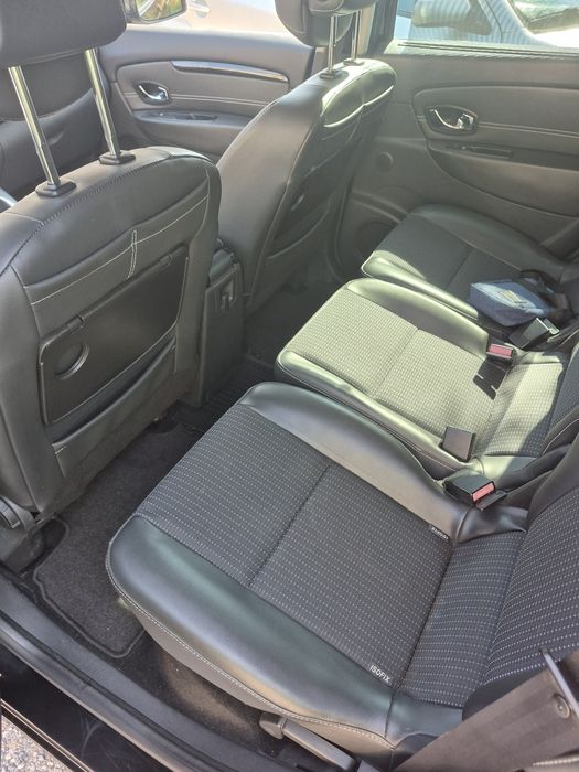 Vând Renault Grand Scenic