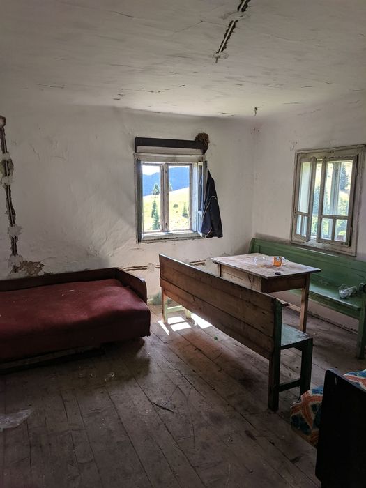 Vand cabana casa de lemn la Poiana Horea  Belis
