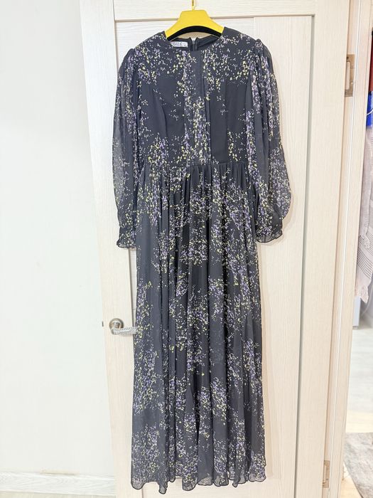 Киімдер сатылады