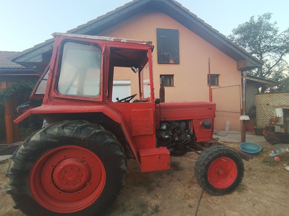 Vând tractor u445
