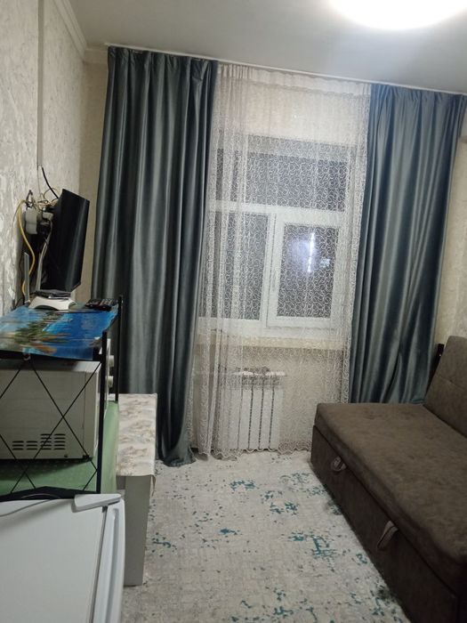 Uy sotiladi yashnobot tumani maktab bogʻcha yonida  lstadion bor