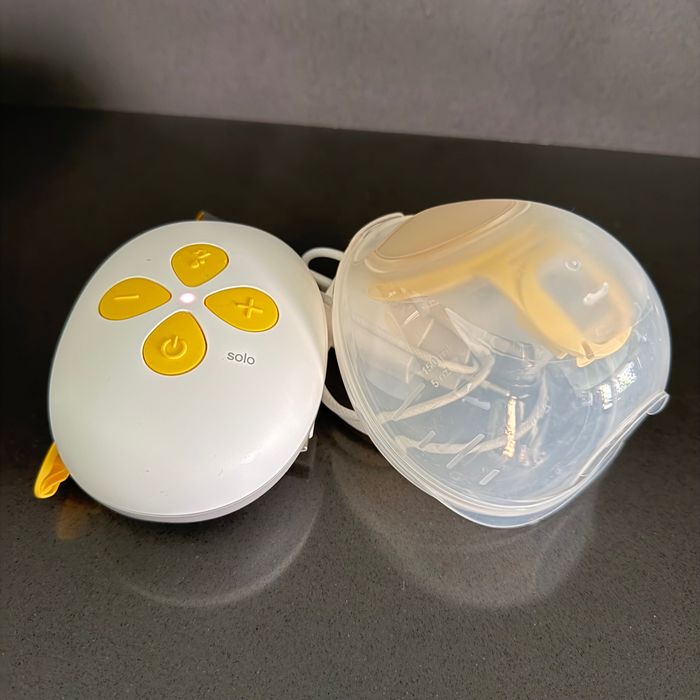 Продавам електрическа помпа за кърма Medela Solo Hands-free