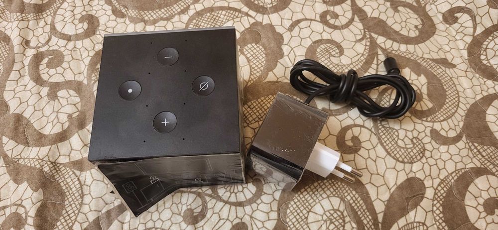 Mediaplayer Amazon Fire TV model A78V3N  Cube, Control vocal, 16 GB, Wifi 6, 4K Ultra HD, Negru nou