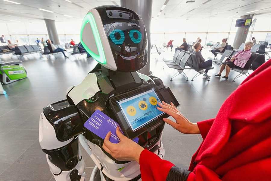 Робот-консультант Promobot V.4