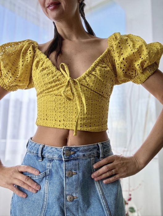 Top scurt zara marimea S