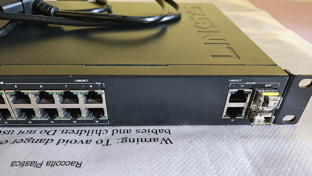 Switch Linksys LGS318P cu POE si cu 2 porturi SFP