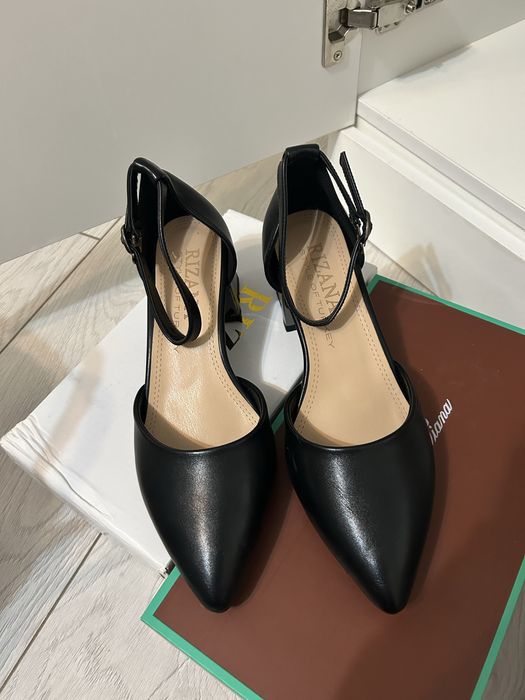 Вечерние Туфли черные со стойком каблучком