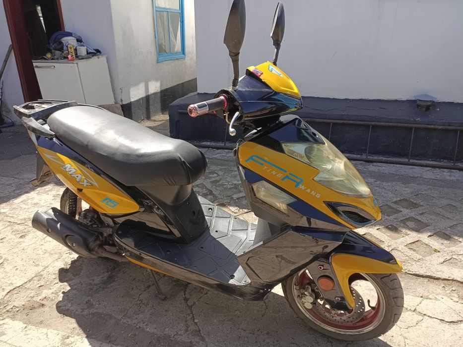 Продаю скутер бу