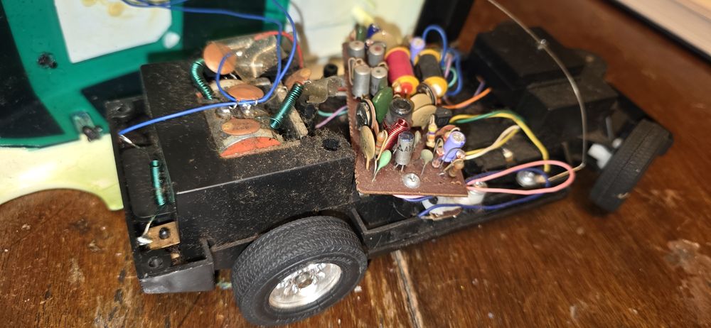 Mașinuța Polizei Porsche alb-verde cu radiocomanda  1974