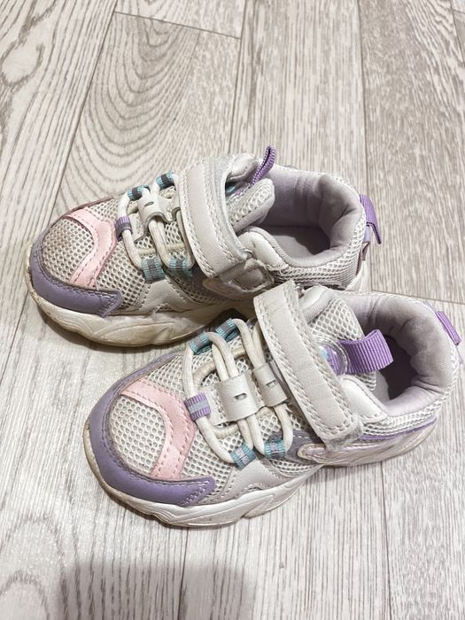 Продам кроссовки на девочку