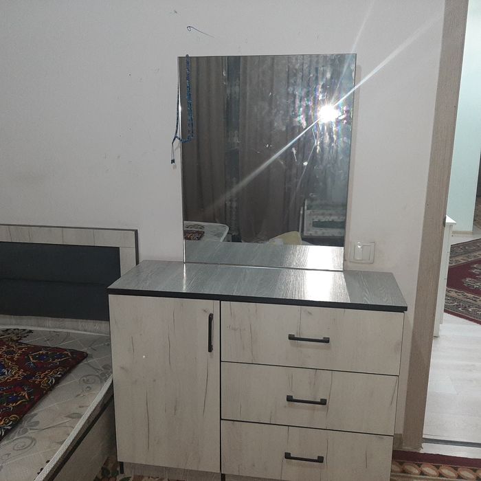 спалний горнитур,  детский шкаф и парта с стулчикам состаяние хорошо