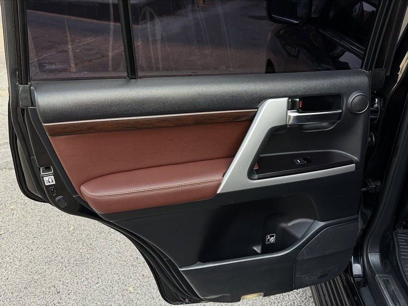 В продаже новый Toyota Land Cruiser 200