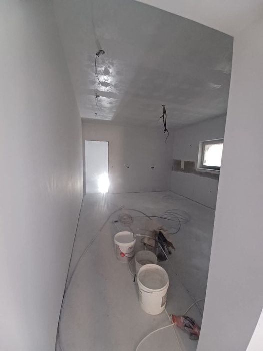 constructi case la rosu si la cheie - renovari