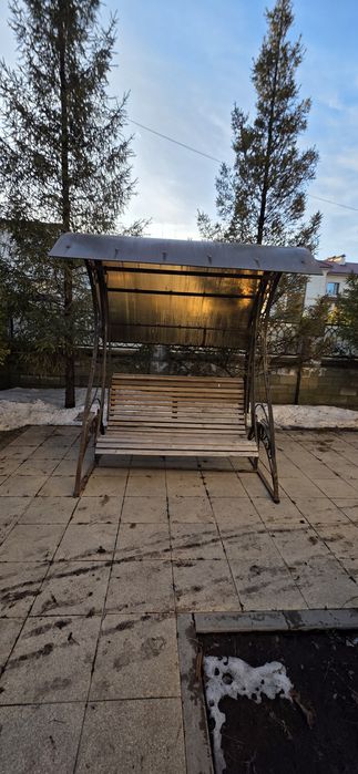 Продаю качели с навесом