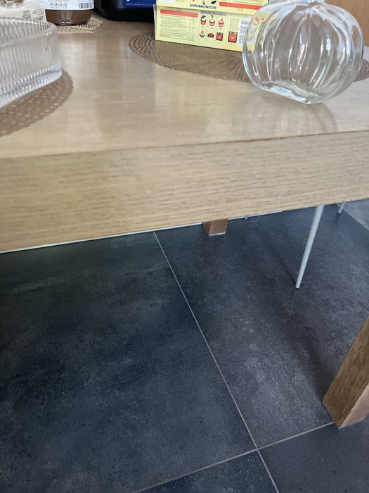 Masa de 12 persoane se desface