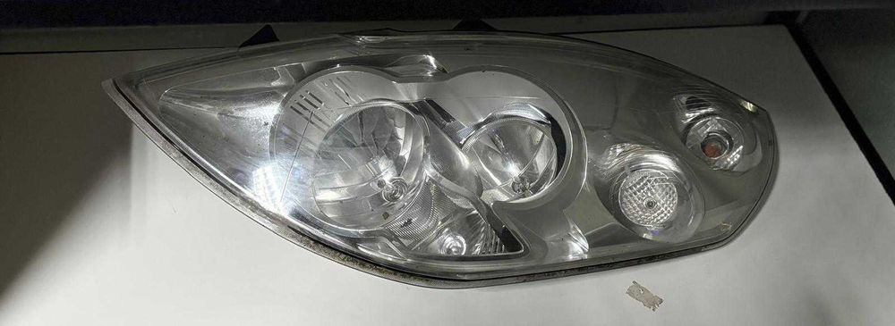 Far stanga si dreapta Renault Master 2012 SH 200 lei bucata