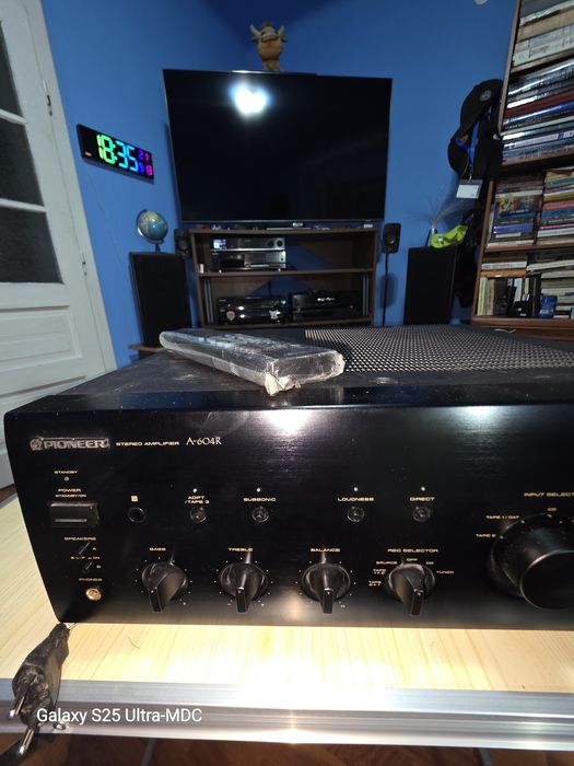 Vând amplificator audio stereo Pioneer A604 R-made in Japonia, cu telecomanda